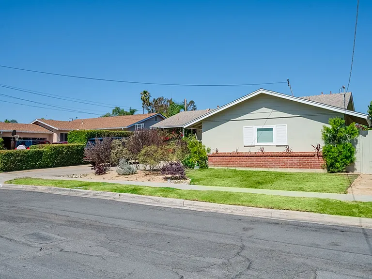 2171 Fairfield St — Photo 33