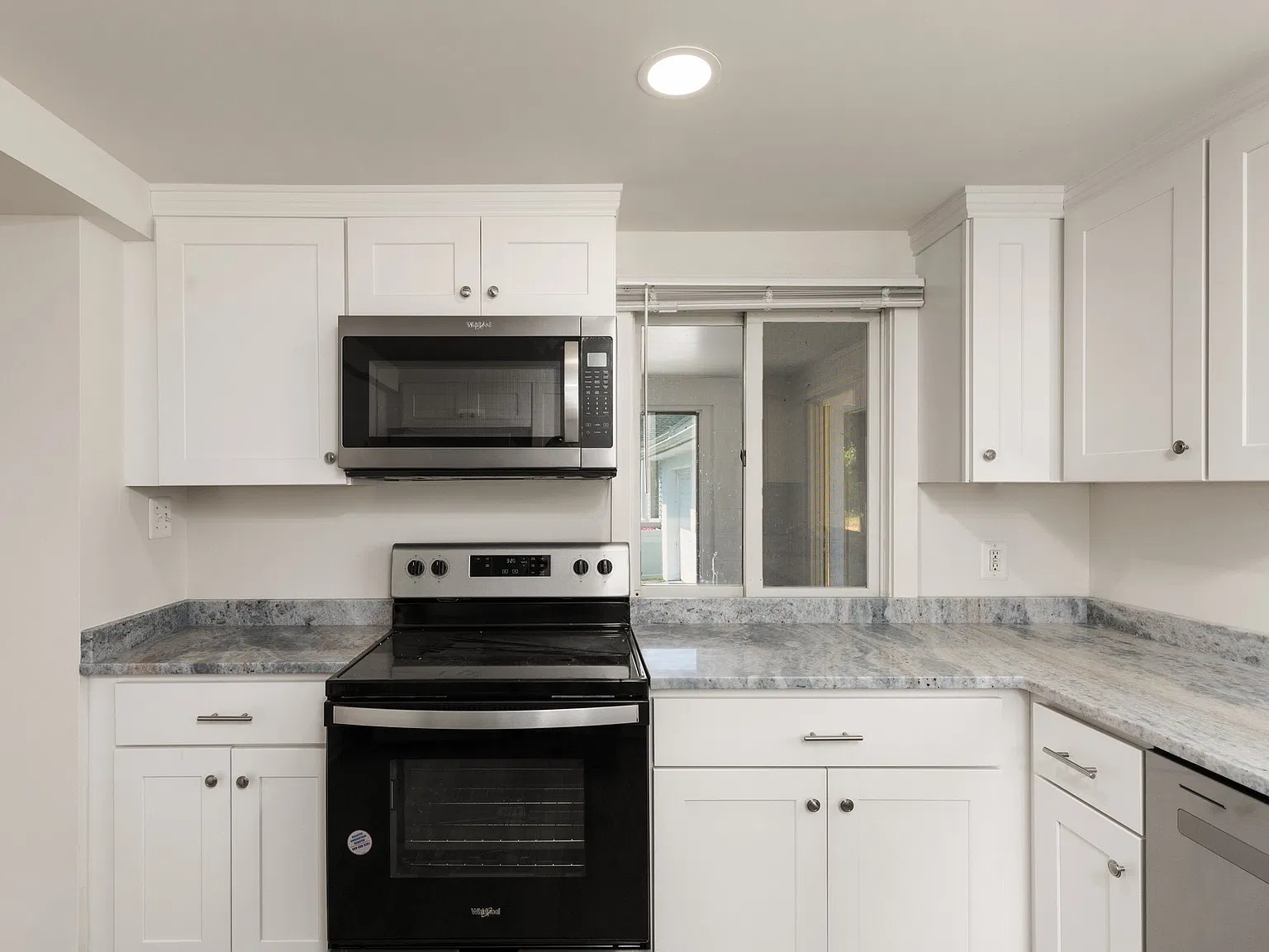 5 bed, 2359 sqft, $3,150 — Photo 4