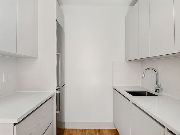 3rd image of 427 Dean St APT 4
