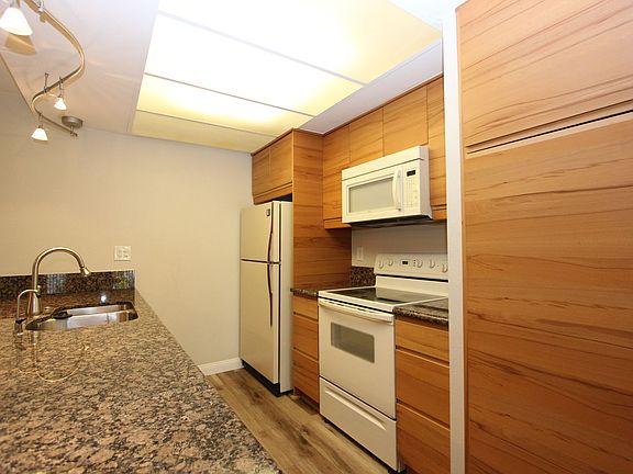 5th image of 5999 Rancho Mission Rd Unit 219