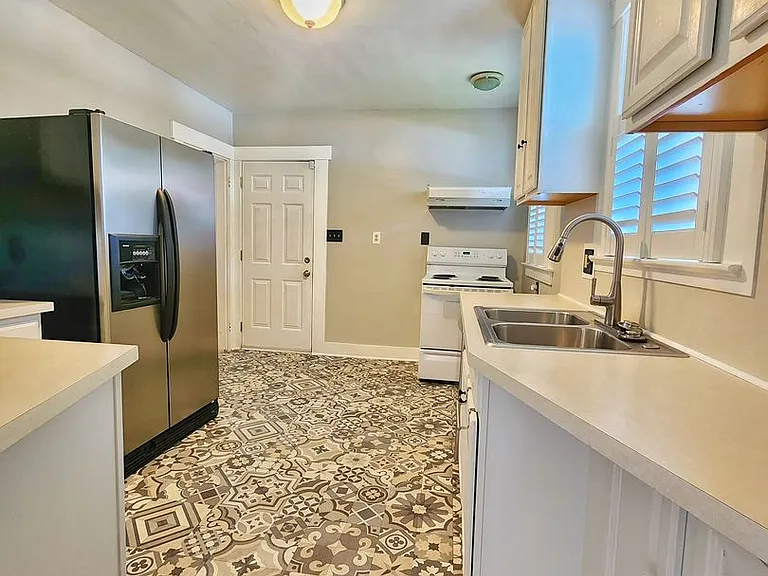 7517 Brooklyn Ave NE — Photo 10