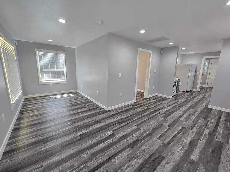 151 E Alexander Ave — Photo 2