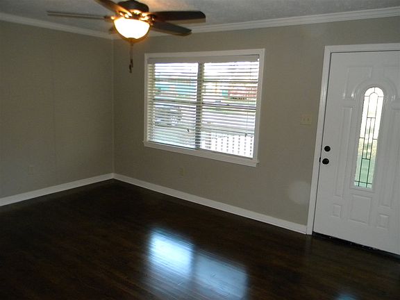 4th image of 303 Marilyn Dr