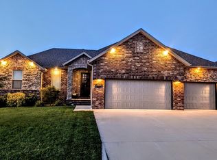 2416 W Barcelona St, Ozark, MO 65721