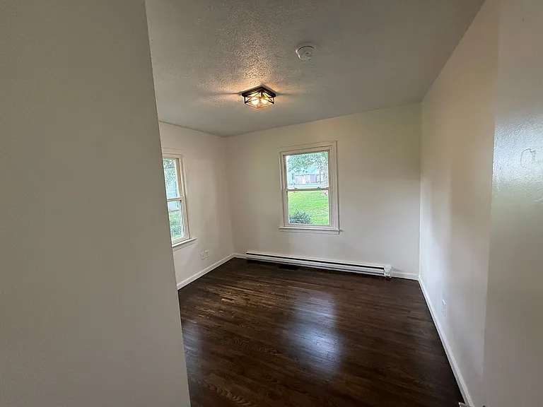 754 N Main St — Photo 12