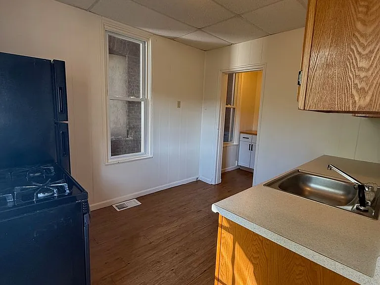 131 W Pike St — Photo 6