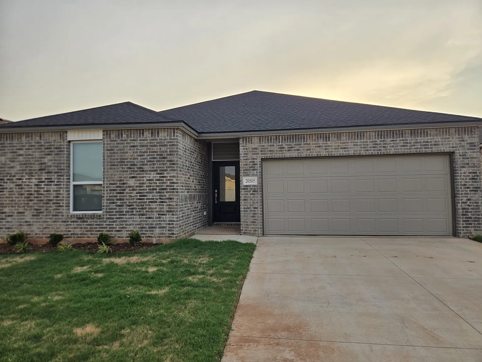 3 bed, 1604 sqft, $1,975 — Photo 1