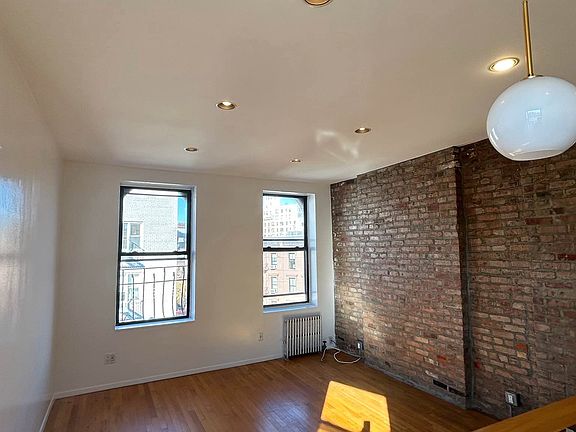 3rd image of 50 Macdougal St APT 15