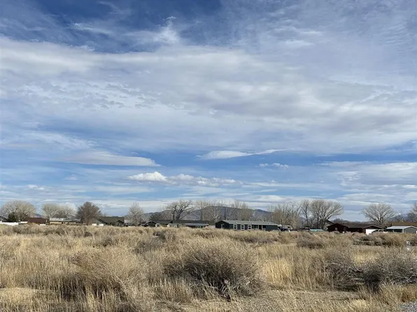 12 Pinehurst Ct, Yerington, NV 89447