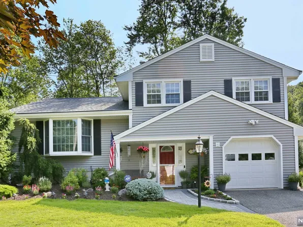 64 Burlington St, Norwood, NJ 07648