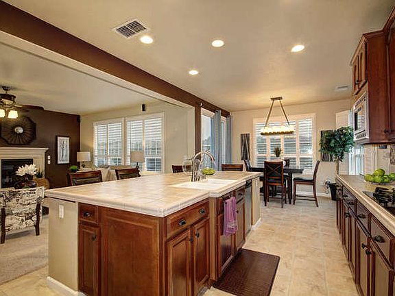 3rd image of 2098 Beckett Dr