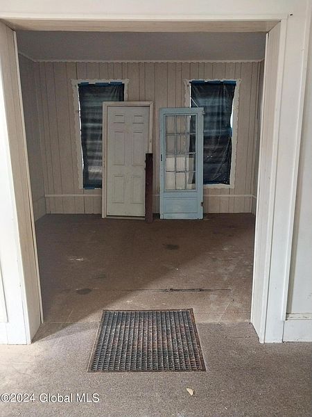 4th image of 827 Emmett Street