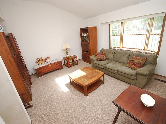 3rd image of 2914 Newport Ave