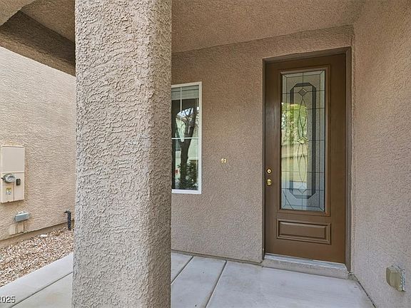 3rd image of 8427 Quarentina Ave