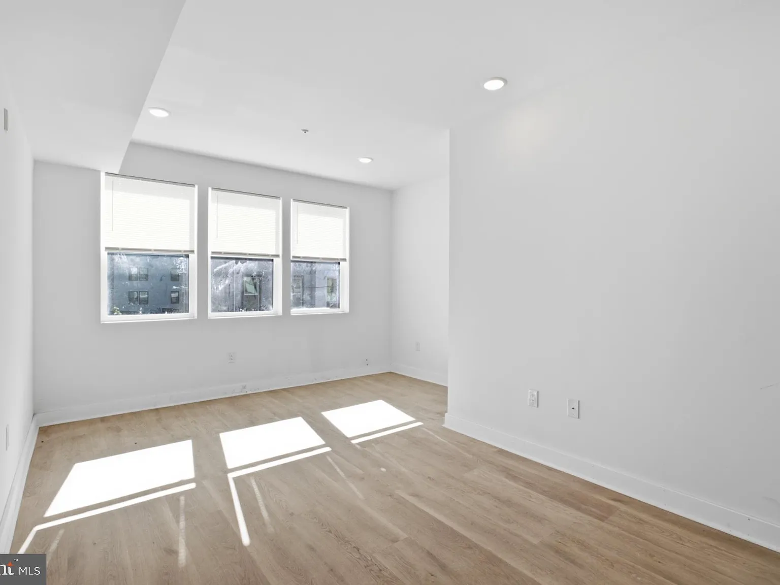 2 bed, 1.5 bath, $1,400 — Photo 3