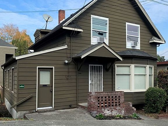 2nd image of 706 Crockett St