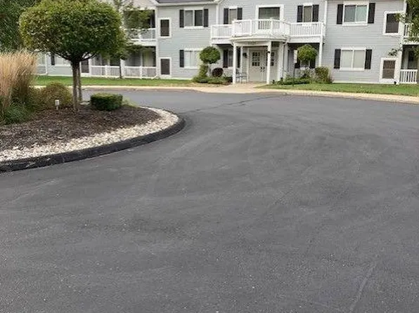 1127 S Lake Dr Unit 105, Novi, MI 48377