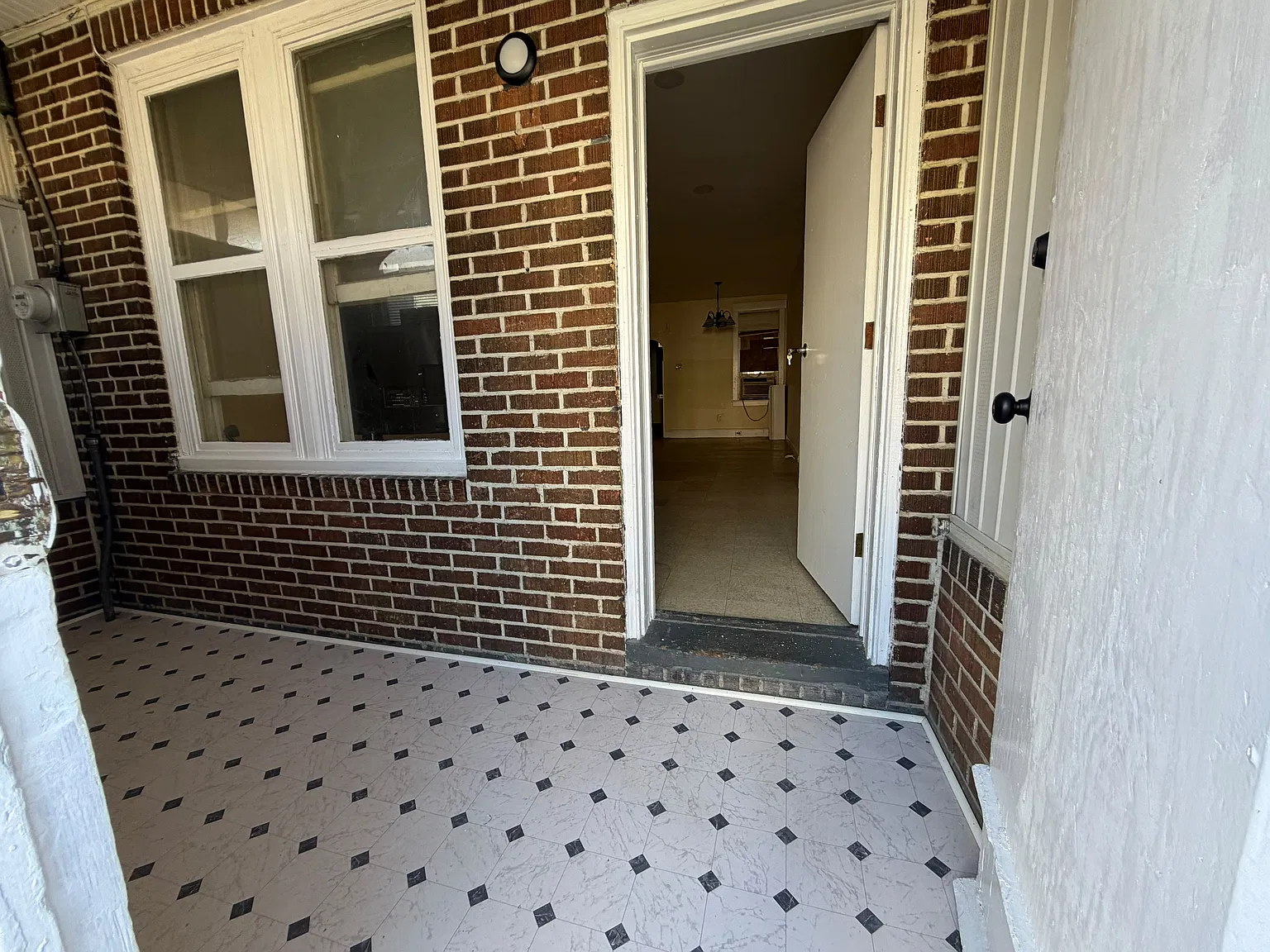 3 bed, 1209 sqft, $1,695 — Photo 2