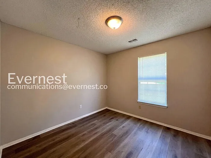 5565 Chapel Hill Dr — Photo 14