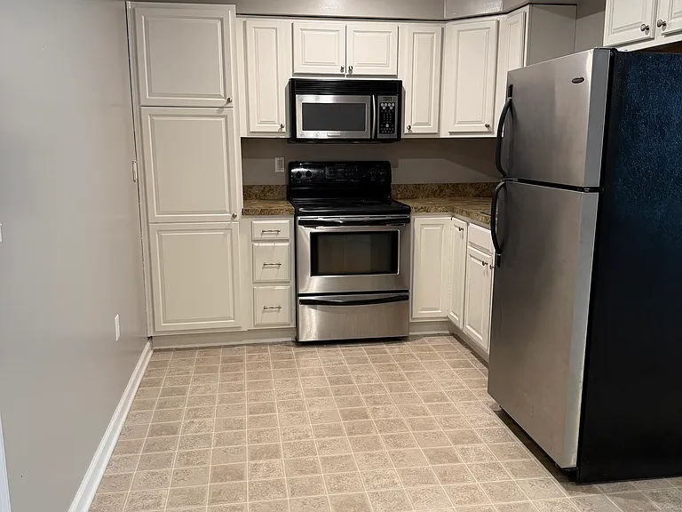 295 Maple Dr — Photo 1