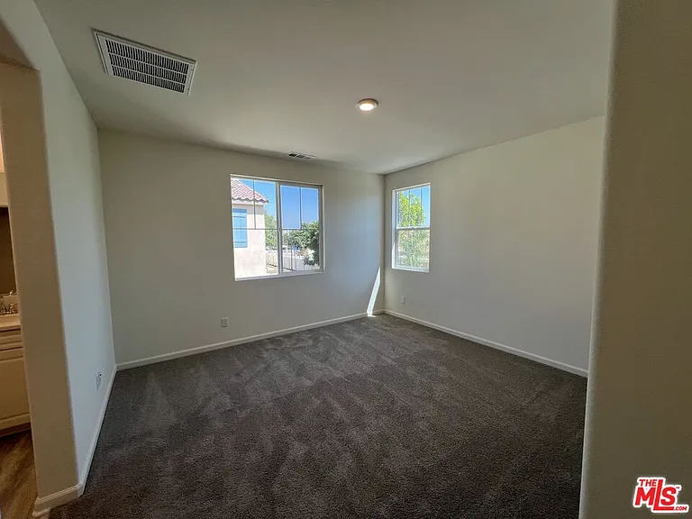 25198 Harmony Ave — Photo 12