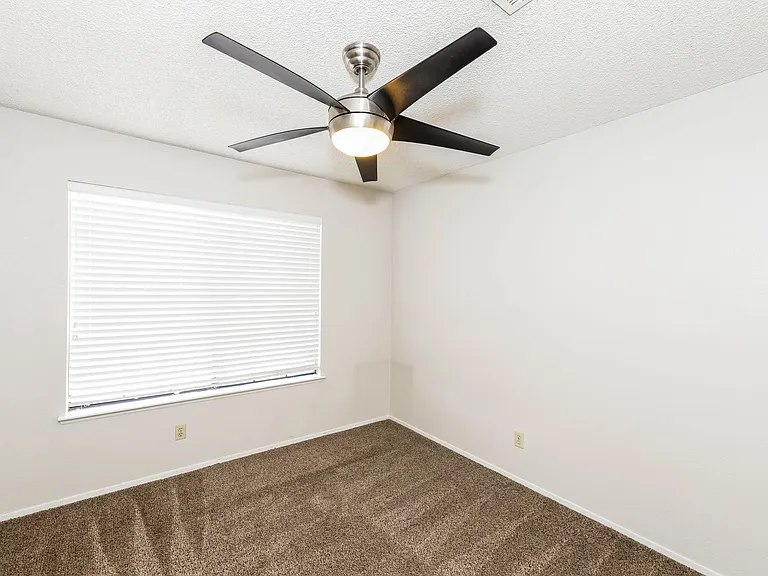1780 Yellowwood Dr — Photo 18