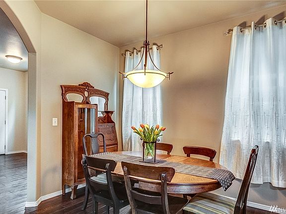 Plan your first dinner party... Invite your friend's... This dining space is great!  Beautiful flooring extends from the front door, into the powder bath, the dining room, the kitchen and all the way to the back door. NICE! 