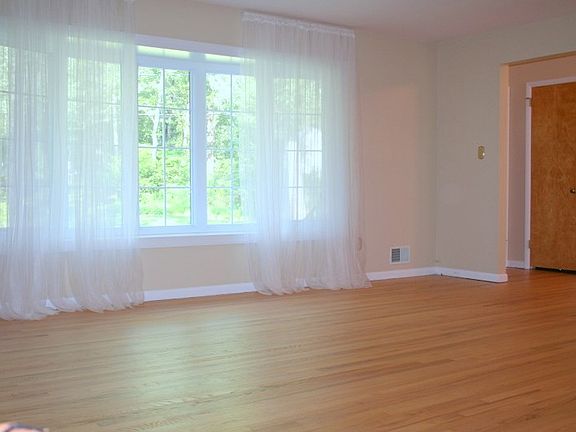 5th image of 3 Brookwood Dr