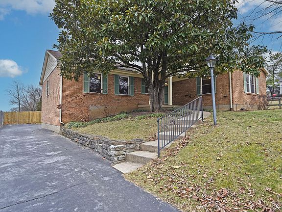 3rd image of 2140 Trailwood Dr