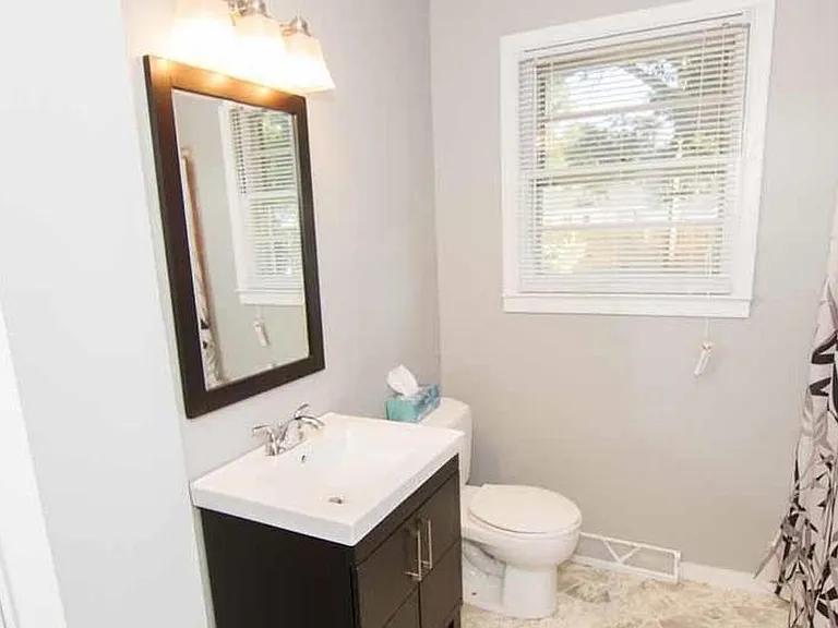 1809 E Lincoln St — Photo 8