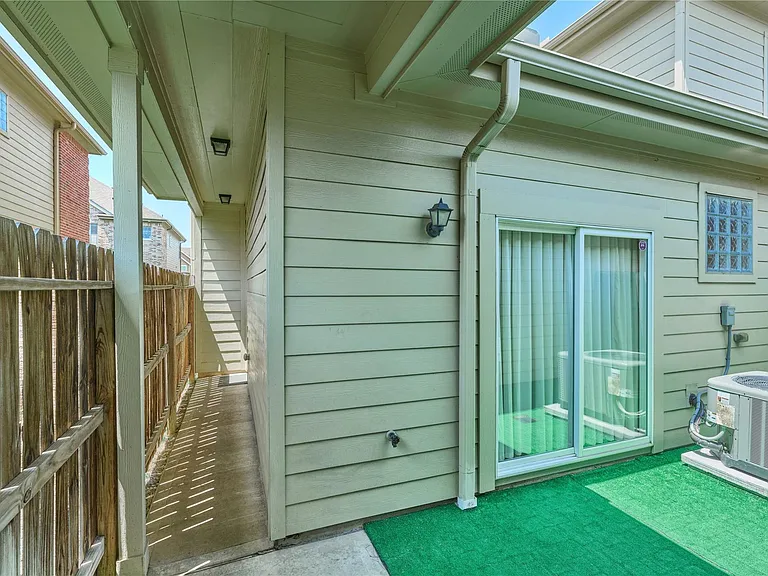 2726 Misty Heath Ln — Photo 28