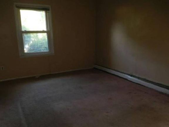 4th image of 45 Woodbine St