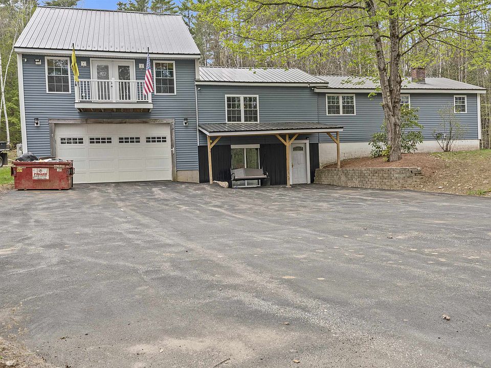 1st image of 580 Lower Bay Road