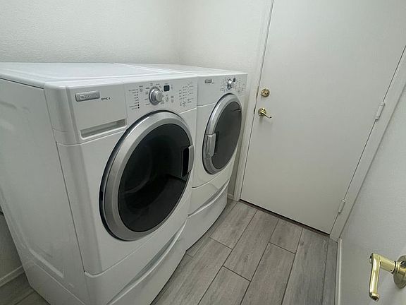 5th image of 2430 W Hemlock Way