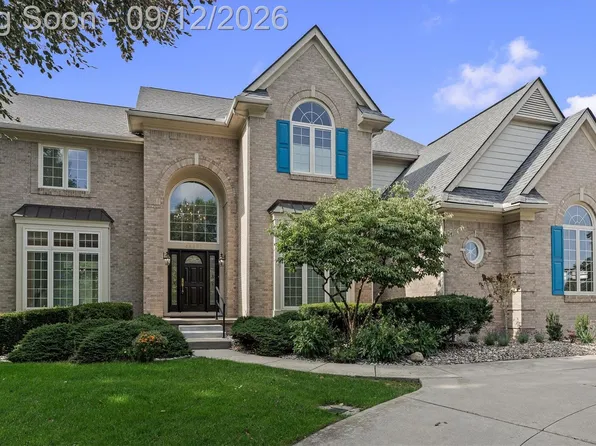 46652 Red Oak Dr, Northville, MI 48168