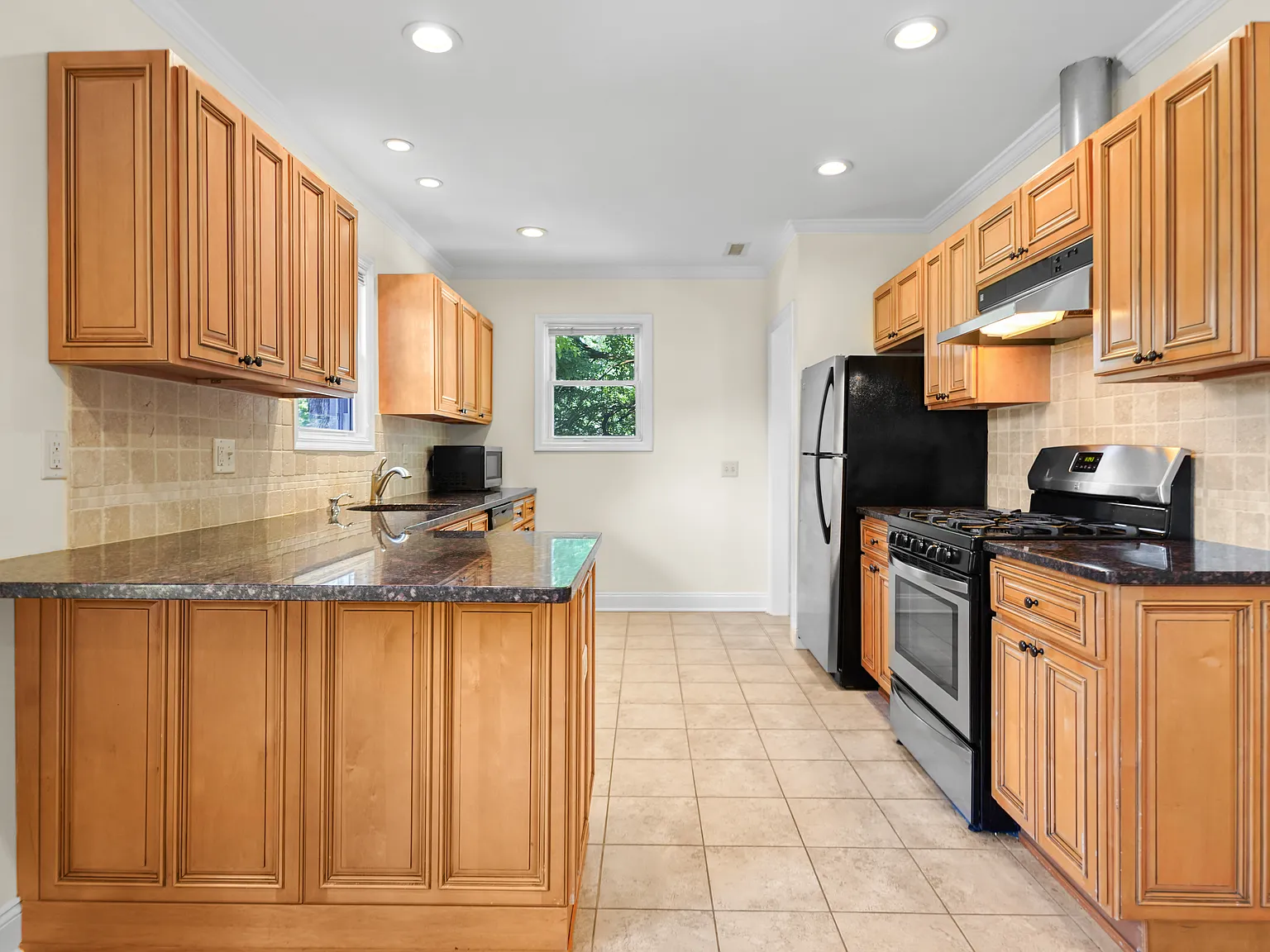 3 bed, 772 sqft, $4,250 — Photo 4