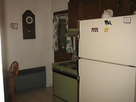 2nd image of 301 Montrose Ave