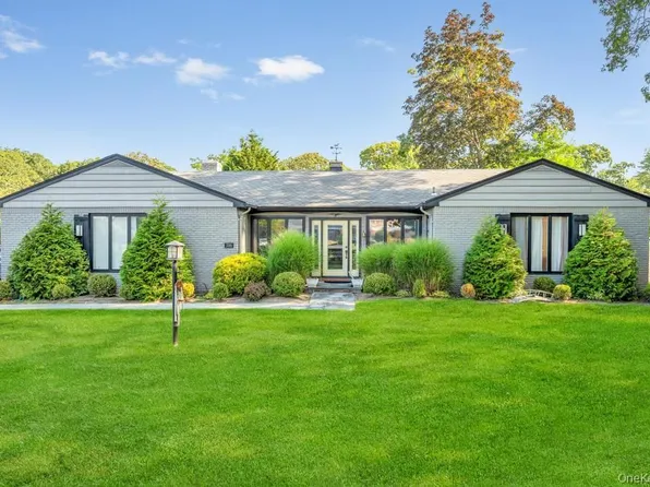 386 Mill Rd, Westhampton, NY 11977