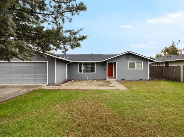 920 N 10th St, Central Pt, OR 97502