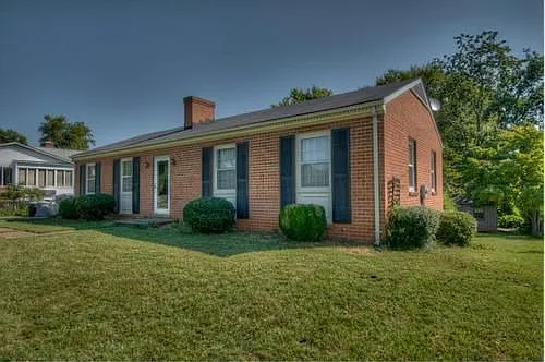 1403 Melbourne Rd photo 1