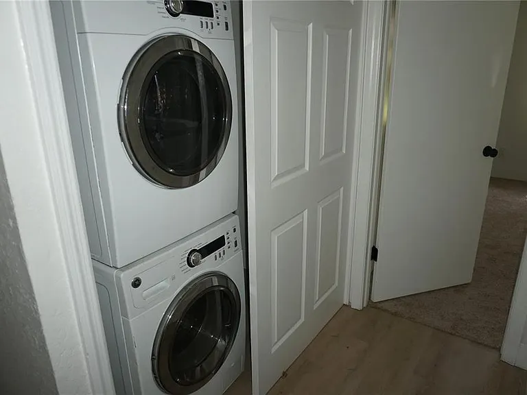 2404 Brigadoon Dr — Photo 12