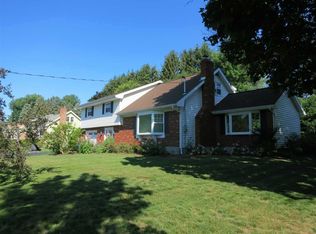 6 Cloverleaf Dr, Ballston Lake, NY 12019