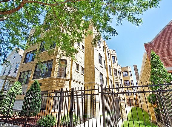 3rd image of 1653 N Fairfield Ave APT 403