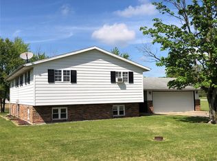 707 Boyd Ave, Iuka, IL 62849