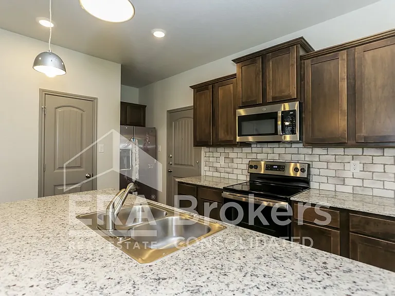 239 Green Valley Dr — Photo 9