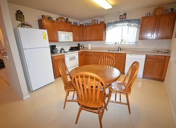 4th image of 2425 Sierra Dr