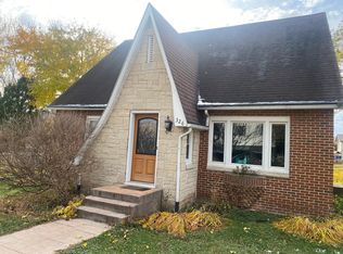 326 E Monroe St, Spring Green, WI 53588