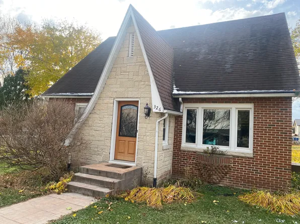 326 E Monroe St, Spring Green, WI 53588