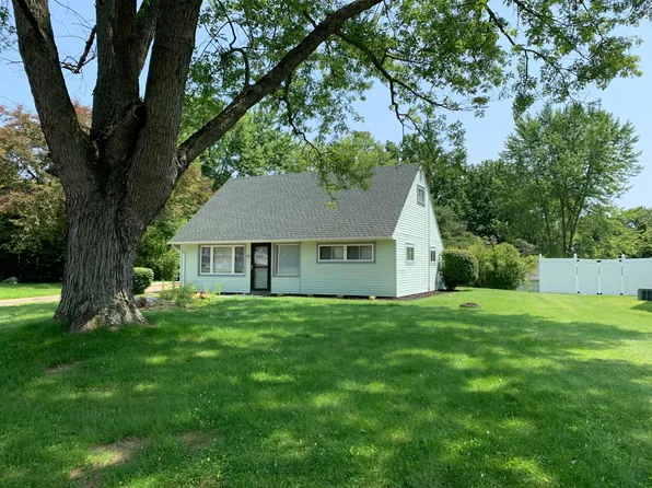 2426 Bel Aire Ln, Youngstown, OH 44514