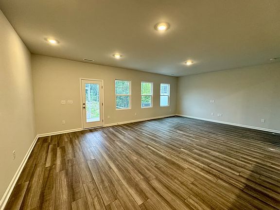5th image of 5004 Fir Tree Ln